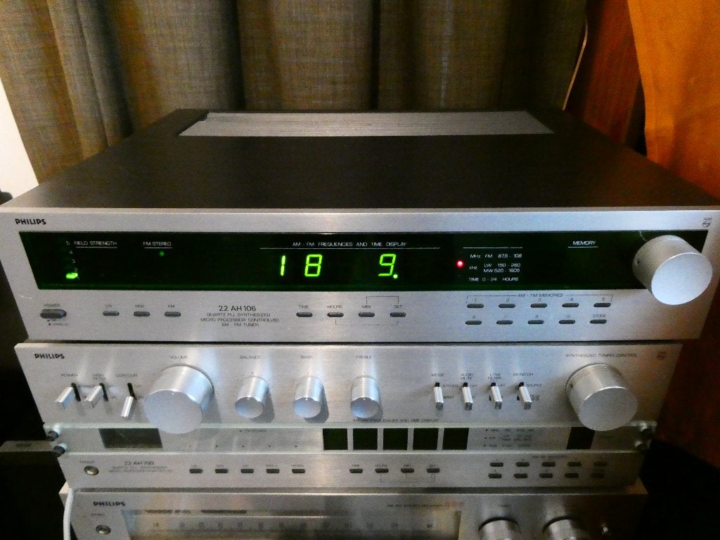 Zoldervondst: Nette Philips 22ah106 digitale tuner [defect], Ophalen of Verzenden, Niet werkend