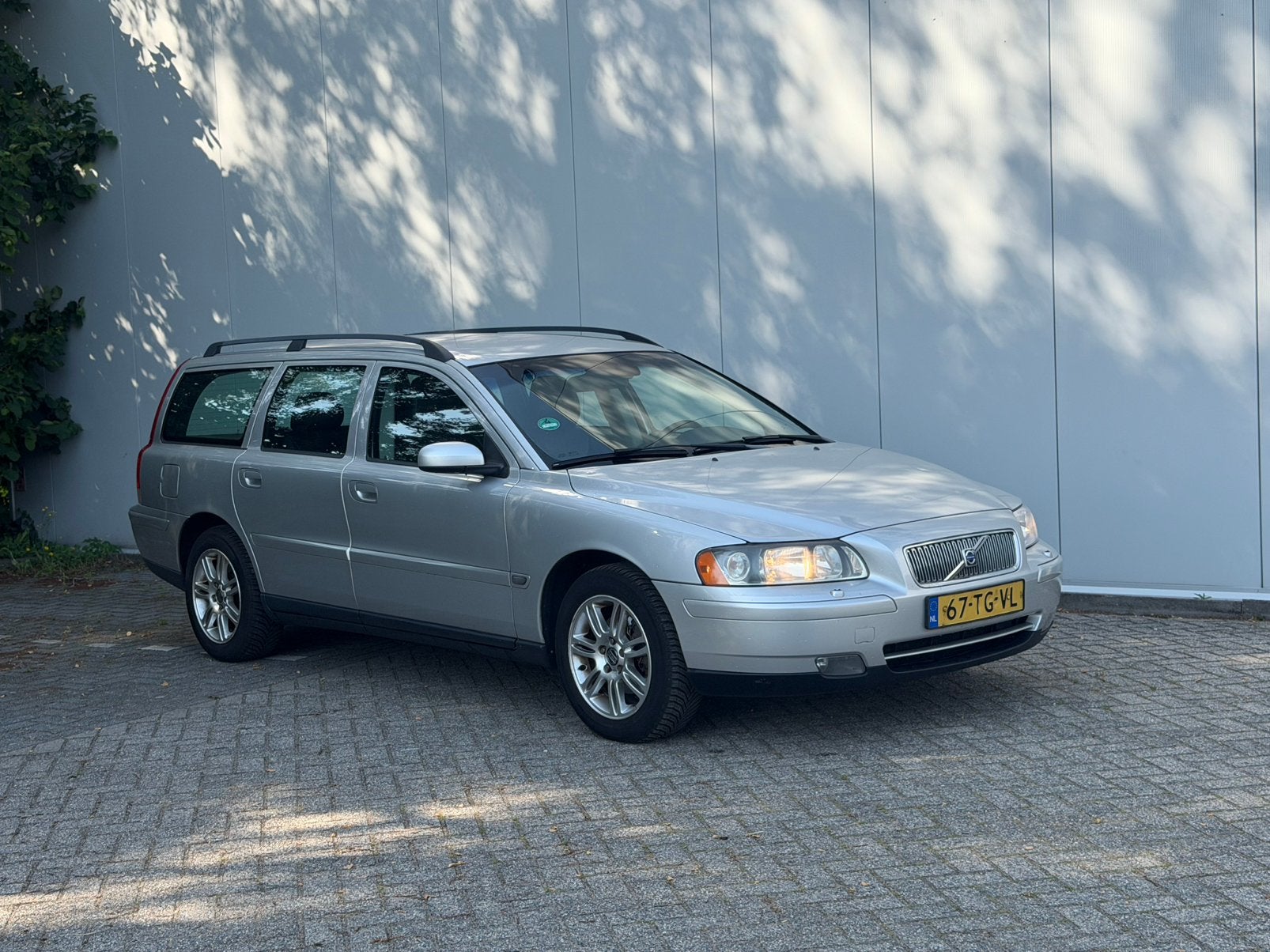 Volvo V70 2.4 140PK 2006 Grijs Lpg g3, Auto's, Volvo, Voorwielaandrijving, 1800 kg, Dealer onderhouden, 84 €/maand