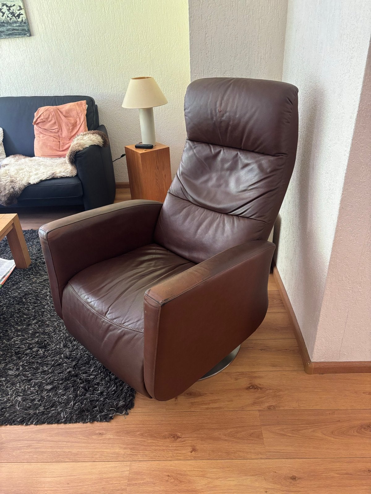 Foto 3 van Bruine leren relaxfauteuil - Comfortabel en stijlvol