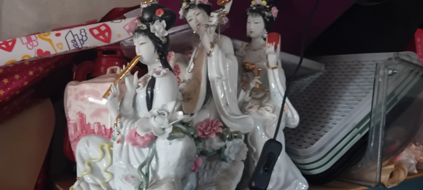 Porseleinen beeldje van drie Aziatische vrouwen, Ophalen of Verzenden