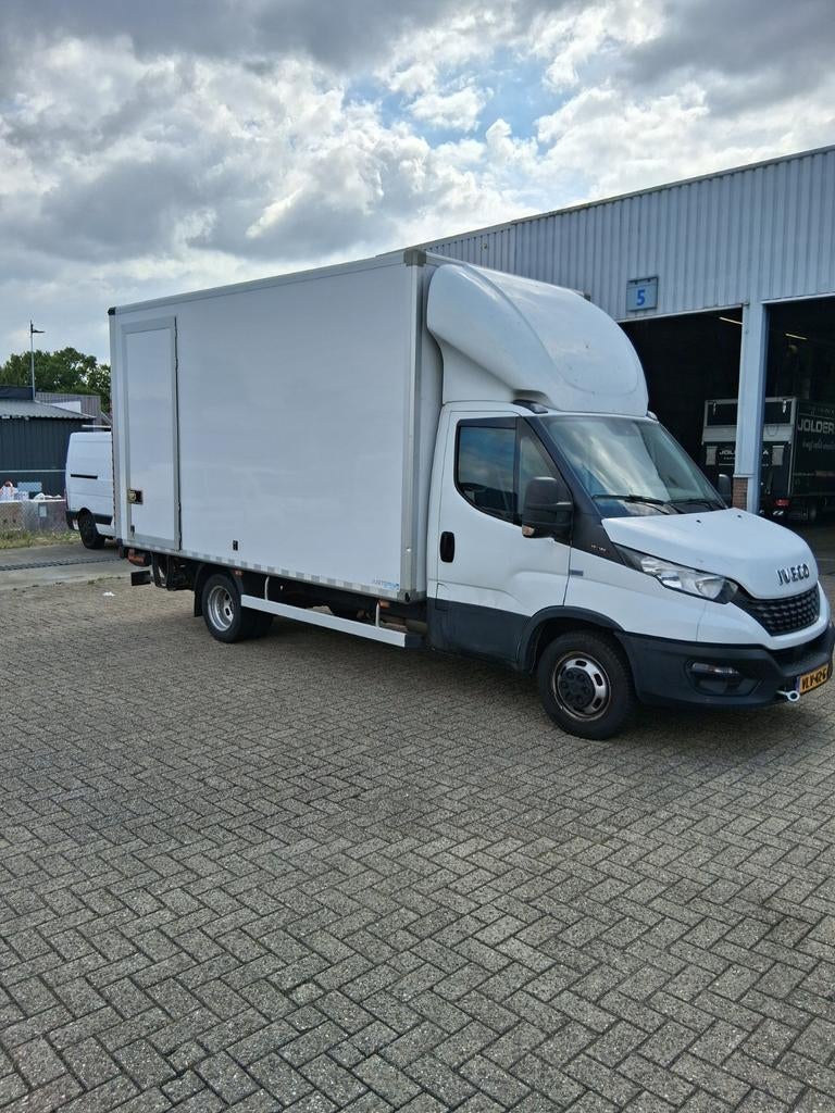 Iveco daily 3.0 180 pk bakwagen met laadklep motor defect, Auto diversen, Schadeauto's, Ophalen of Verzenden, Wit, Diesel, Overige carrosserieën