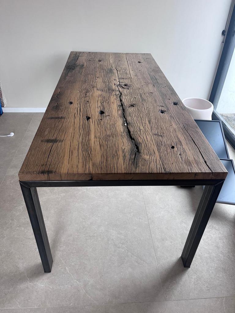 Unieke tafel van oude eiken wagonplanken, Ophalen, Eikenhout, 50 tot 100 cm, Zo goed als nieuw