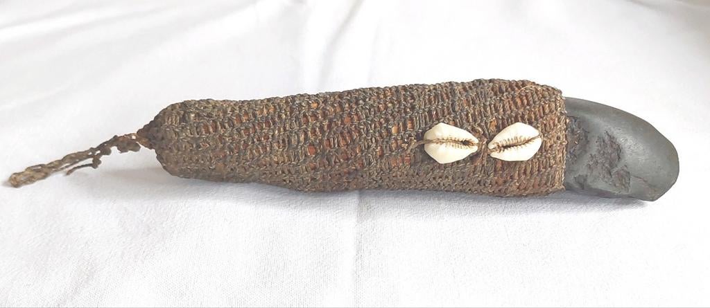 West Papua Indonesie finger knife stenen vinger mes ritueel, Ophalen of Verzenden