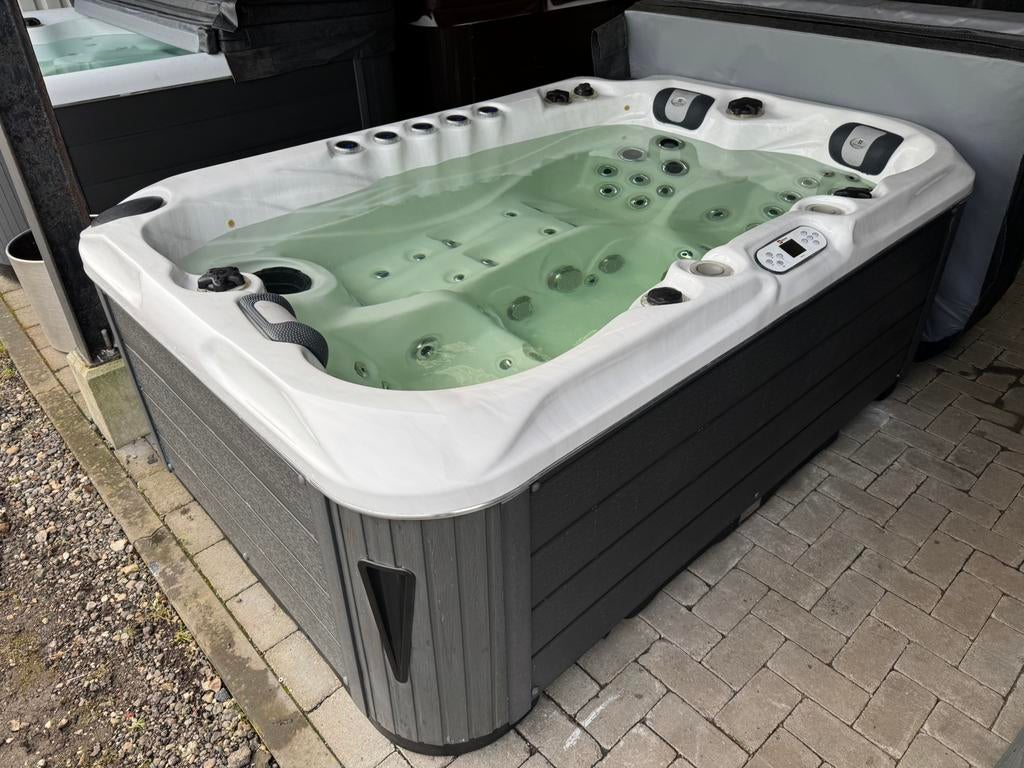 Jacuzzi gebruikt Passion Spa Sensation 3-pers Massage Spa
