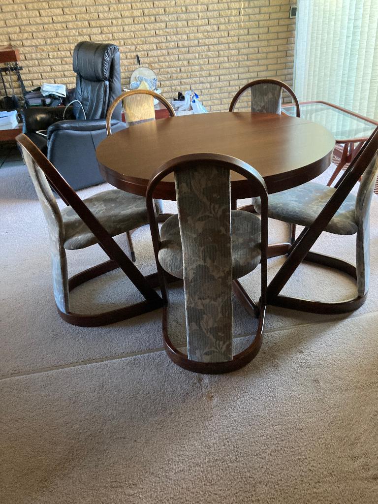 Eethoek, ronde uitschuiftafel met 5 stoelen, Ophalen, Zo goed als nieuw, 70er jaren, 4 tot 6 stoelen