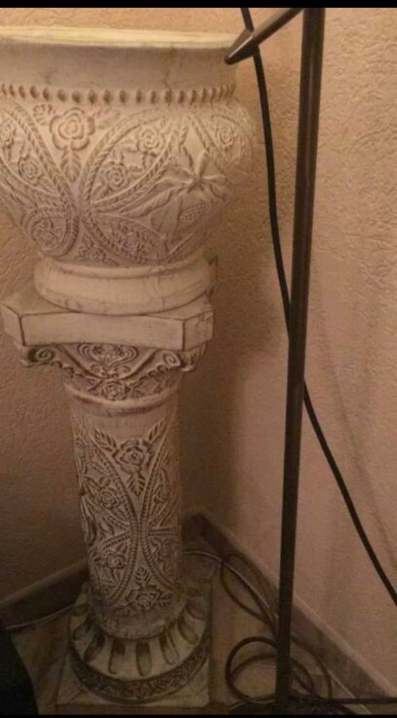Decoratieve sokkel met bloempot, Huis en Inrichting, Woonaccessoires | Zuilen en Pilaren, Ophalen of Verzenden, Zo goed als nieuw