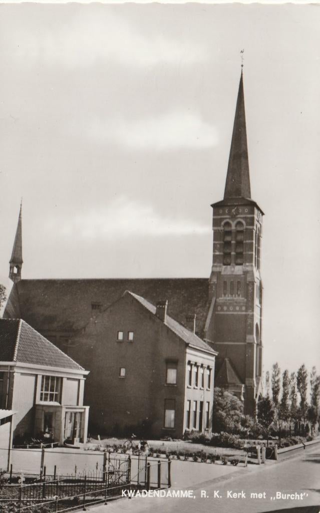 KWADENDAMME R.K. Kerk met Burcht, Verzamelen, Ansichtkaarten | Nederland, Verzenden, 1960 tot 1980, Ongelopen, Zeeland