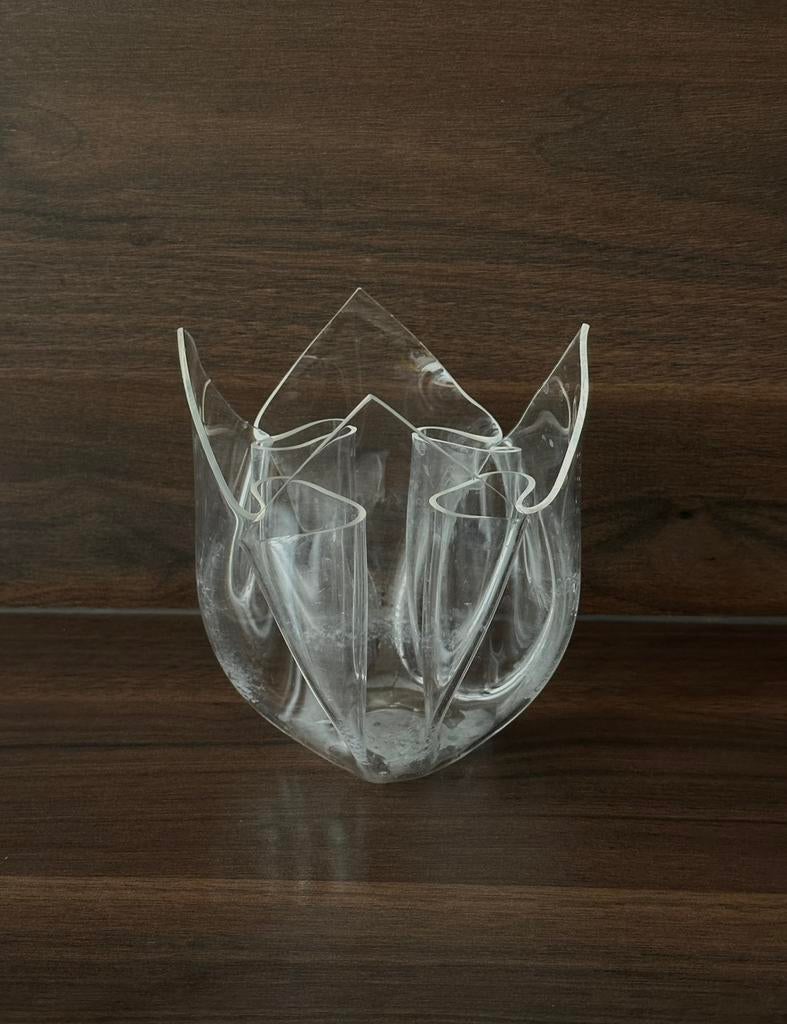 Vintage ‘zakdoek’ vaasje van plexiglas, Huis en Inrichting, Woonaccessoires | Vazen, Kunststof, Gebruikt, Overige kleuren, Ophalen of Verzenden