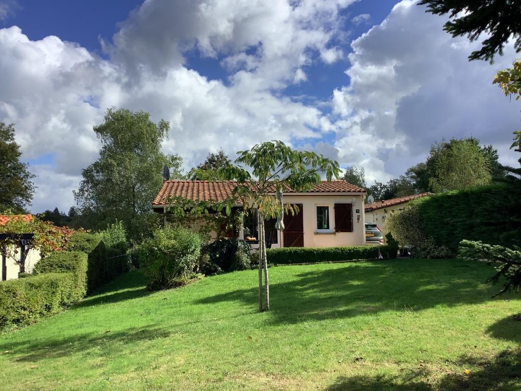 Vakantiehuis Village le Chat.  Charente/Dordogne, Vakantie, Vakantiehuizen | Frankrijk, 2 slaapkamers, Recreatiepark, Aan meer of rivier