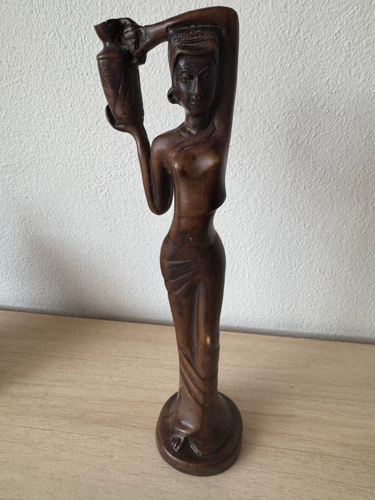 Steen beeldje van vrouw met kruik, Antiek en Kunst, Ophalen of Verzenden