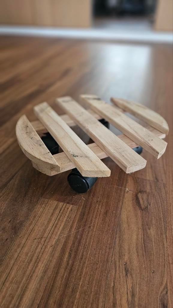 Houten Onderzet op wieltjes voor plantenpot, Ophalen of Verzenden, Zo goed als nieuw