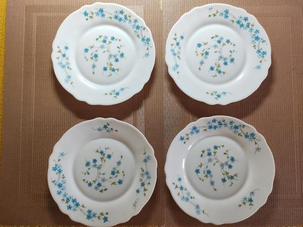 4 mooie ontbijtbordjes. Arcopal. Myosotis of Veronica, Ophalen of Verzenden, Bord(en), Overige stijlen, Glas