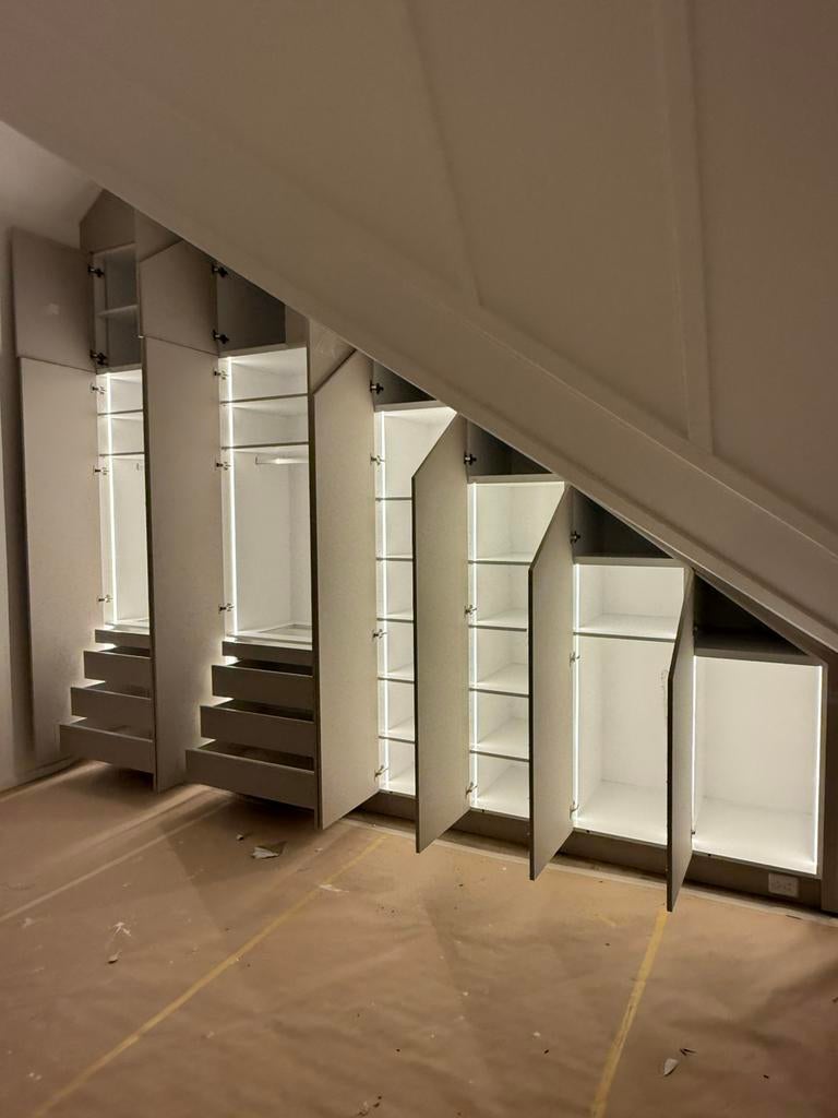*Op maat gemaakte meubels – Kledingkasten, keukens,, Garantie, Meubels