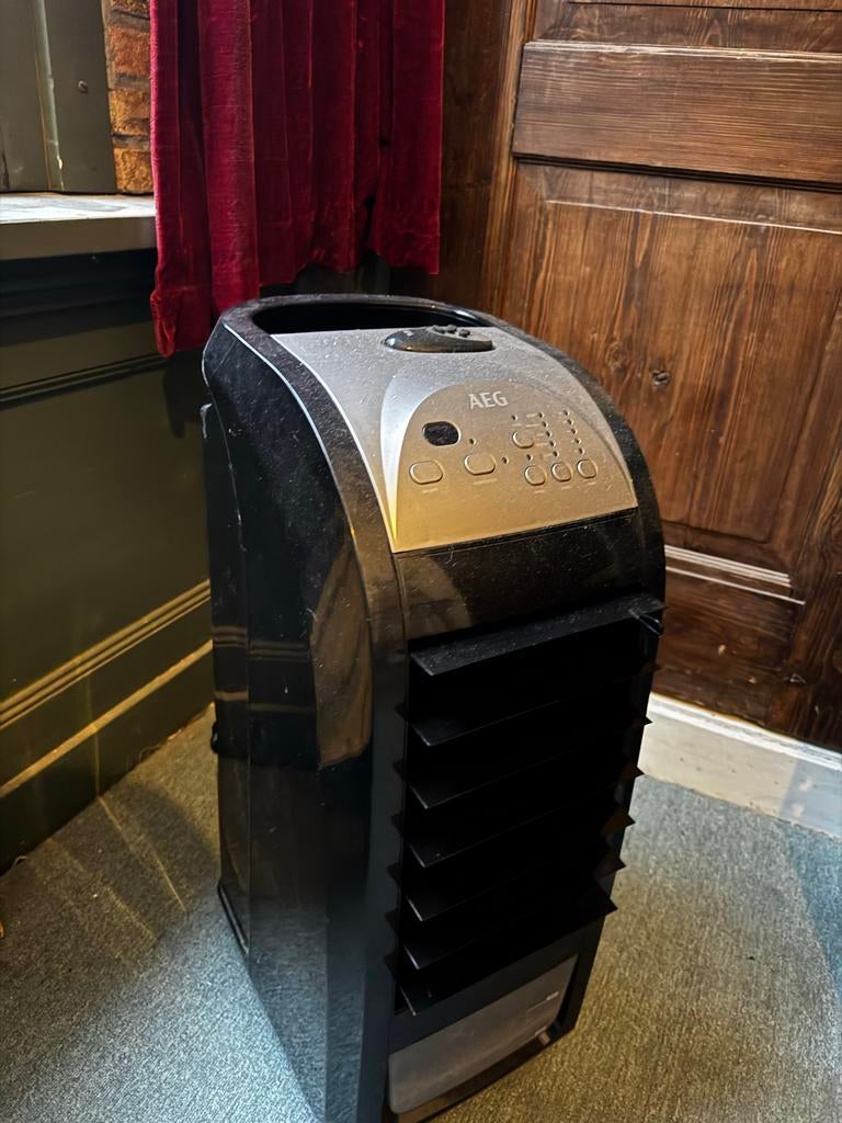 AEG luchtkoeler/ventilator, Witgoed en Apparatuur, Ventilatoren, Ophalen, Ventilator met afstandsbediening, Gebruikt, Torenventilator