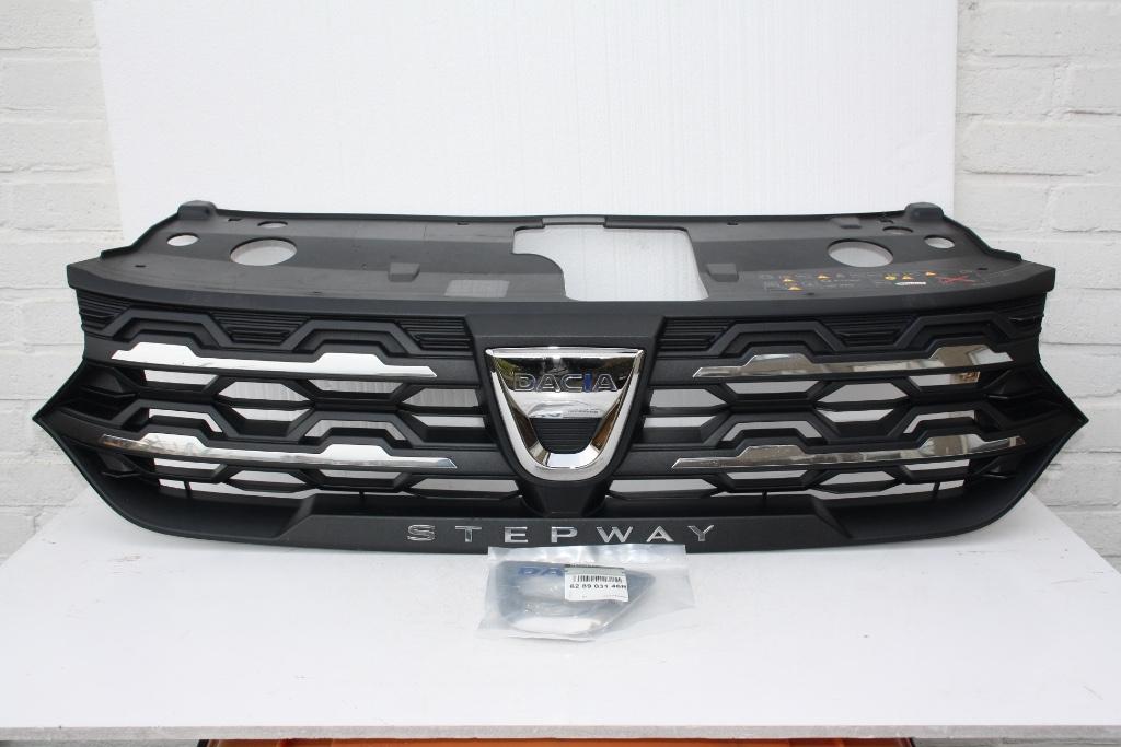 Grill Dacia Sandero Stepway + NIEUW Logo ! Origineel !, Ophalen of Verzenden, Gebruikt, Dacia