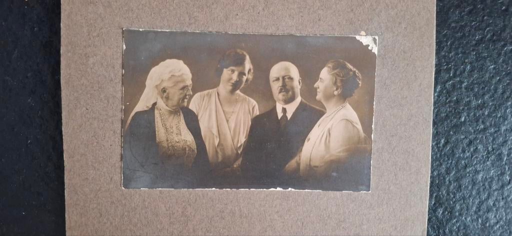 Foto Koninklijke familie 1929 Emma Wilhelmina Hendrik Juli, Ophalen of Verzenden, Gebruikt, Nederland, Kaart, Foto of Prent