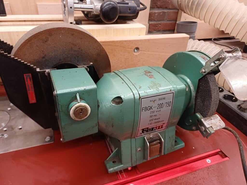 Ferm Werkbankslijpmachine nat droog 200 mm amarel, Doe-het-zelf en Verbouw, Gereedschap | Slijpmachines, Gebruikt, Werkbankslijpmachine