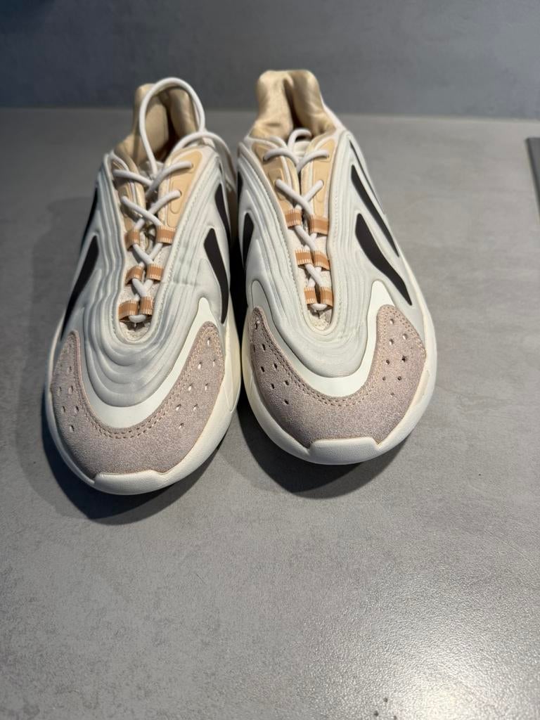 Adidas Ozelia - Beige/Cream, Beige, Ophalen of Verzenden, Sneakers of Gympen, Zo goed als nieuw