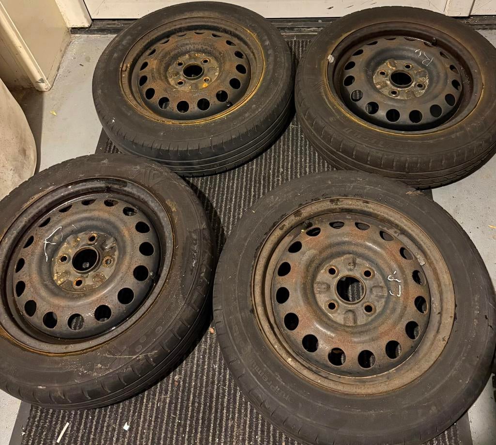 Zomerbanden met stalen velgen voor C1, Aygo, 107, Auto-onderdelen, Banden en Velgen, Ophalen, 14 inch, Gebruikt, 155 mm