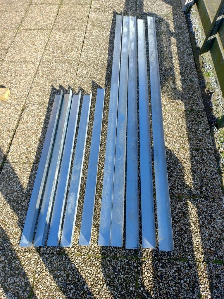 Dunne hoeklijn gegalvaniseerd. Zie tekst, Doe-het-zelf en Verbouw, Metalen, Ophalen