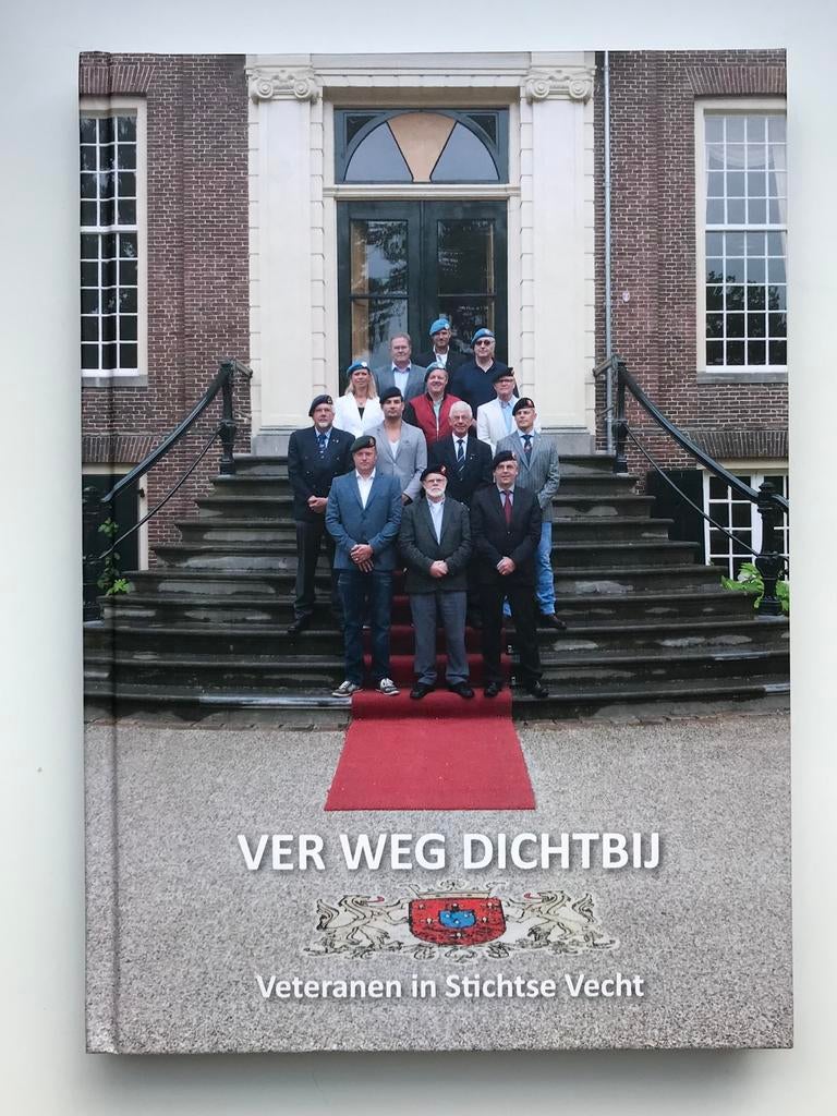 Ver weg dichtbij - Ineke Vernimmen en Gerda Mensink, Ophalen of Verzenden, Tweede Wereldoorlog, Zo goed als nieuw