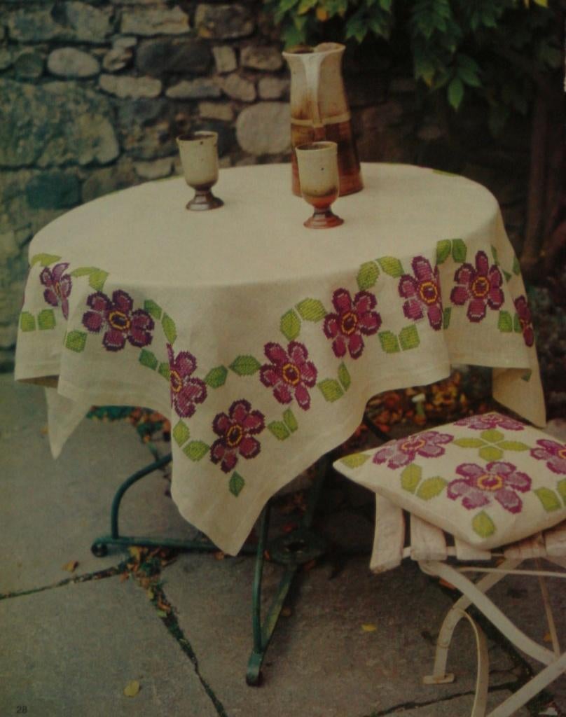 Borduurpatroon  Bloemen op kleed en kussen  nr  744, Verzenden, Nieuw, Handborduren, Patroon