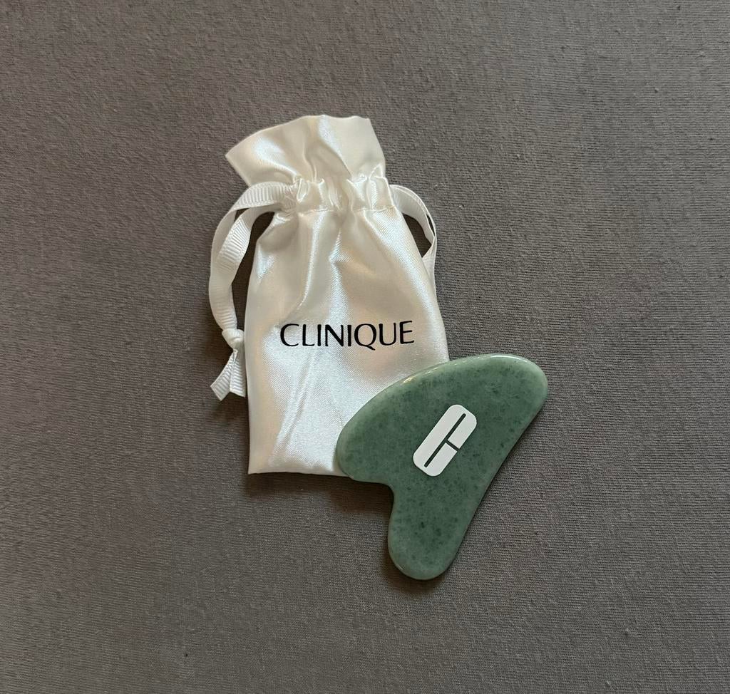 Clinique jade gua sha steen - gezichtsmasage, Sieraden, Tassen en Uiterlijk, Uiterlijk | Gezichtsverzorging, Verzenden, Nieuw