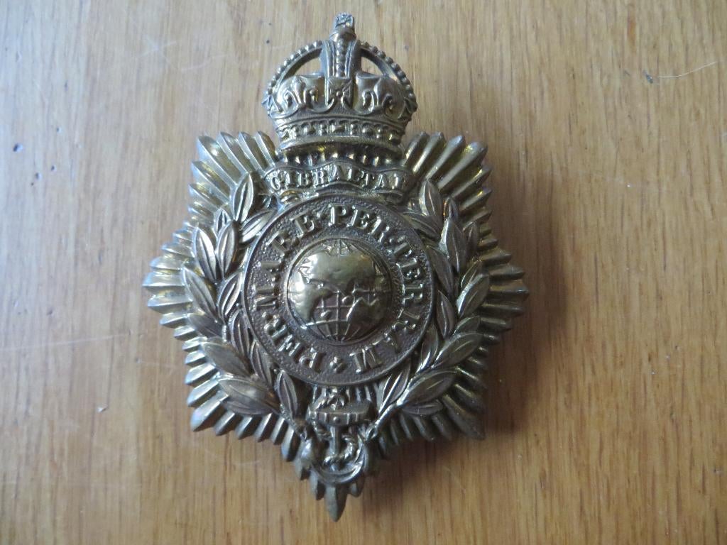 British Royal Marines Corps HELMET PLATE Cap Badge, Verzamelen, Militaria | Tweede Wereldoorlog, Ophalen of Verzenden, Landmacht