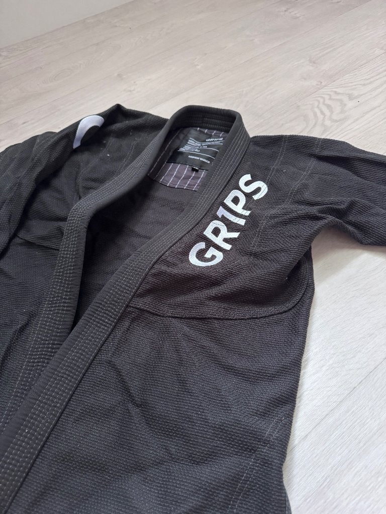 Grips Jiu Jitsu Pak / BJJ Gi, Sport en Fitness, Ophalen, Vechtsportpak, Maat M, Zo goed als nieuw