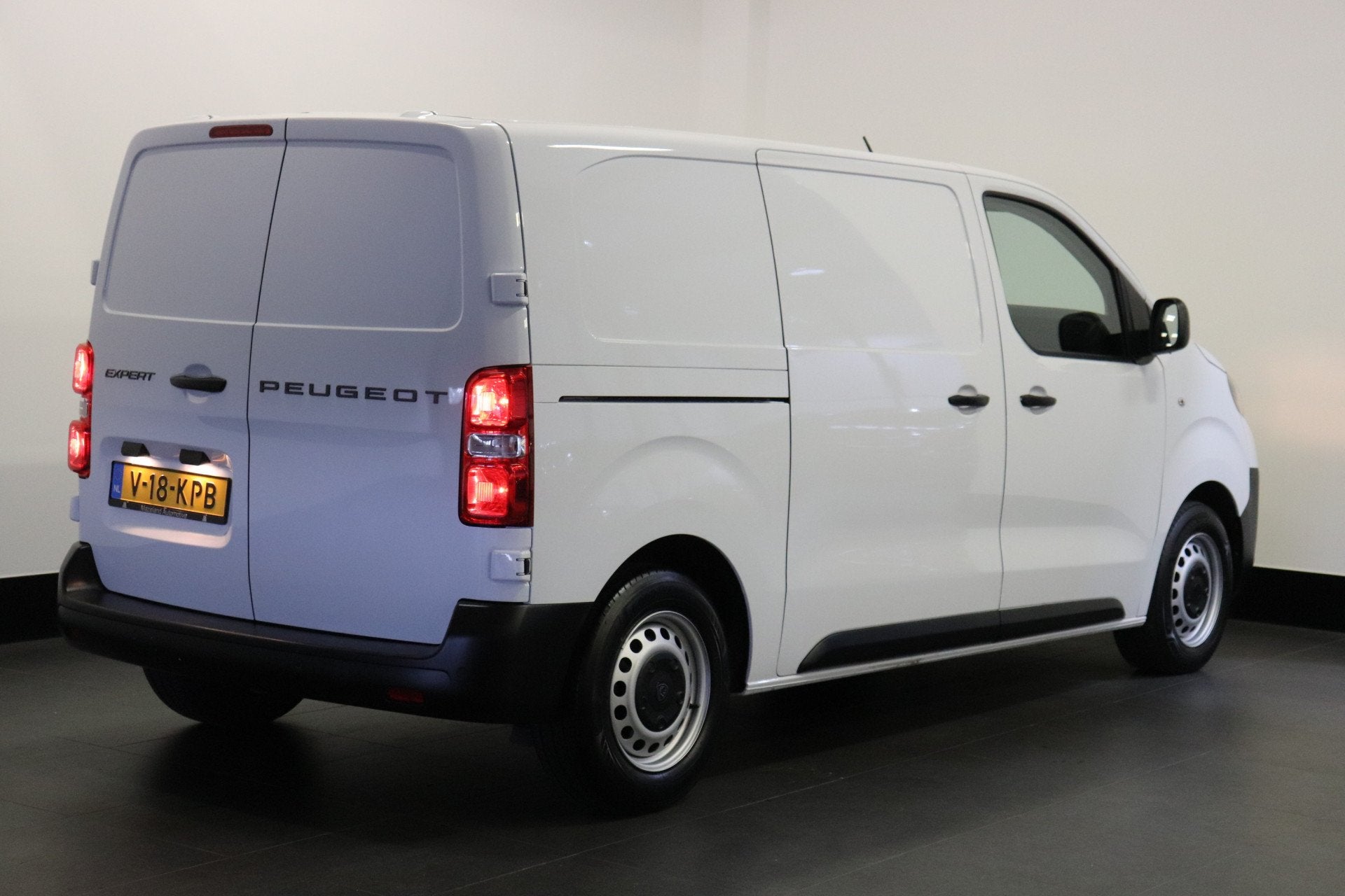 Peugeot Expert 1.5 BlueHDi 120PK L2 EURO 6 - Airco - Cruise, Voorwielaandrijving, Dealer onderhouden, Gebruikt, 4 cilinders
