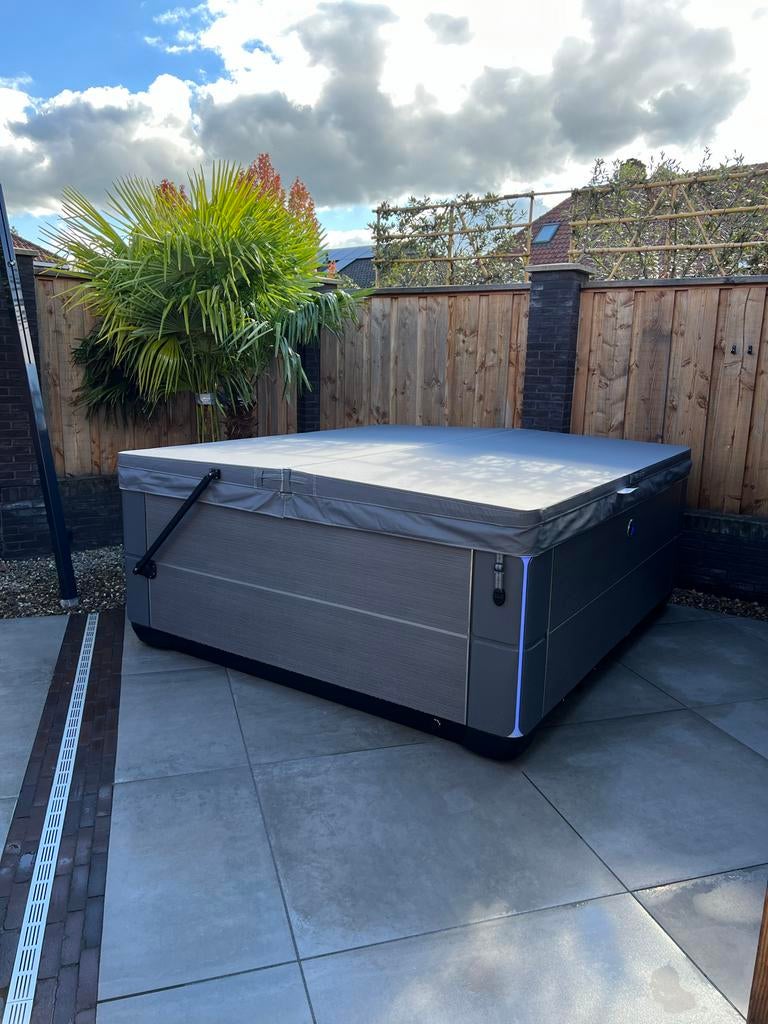 HotSpring Jacuzzi Envoy, Tuin en Terras, Bubbelbaden en Hottubs, Ophalen, Zo goed als nieuw, Trap, Vast