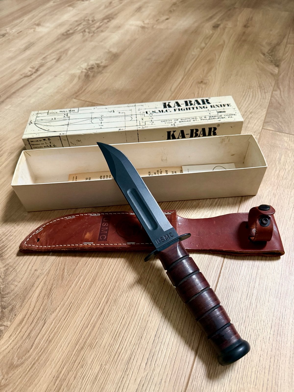 KA-BAR USMC gevechtsmes met schede en originele doos, Verzamelen, Militaria | Algemeen, Verzenden, Marine, Amerika, Mes of Dolk