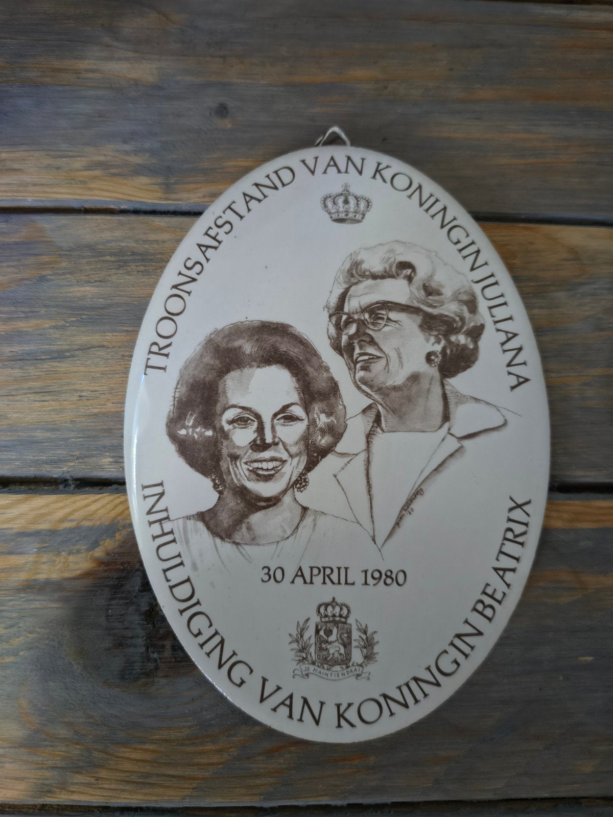 Tegeltje Troonsafstand van Koningin Juliana, Verzamelen, Koninklijk Huis en Royalty, Ophalen of Verzenden, Nederland, Overige typen