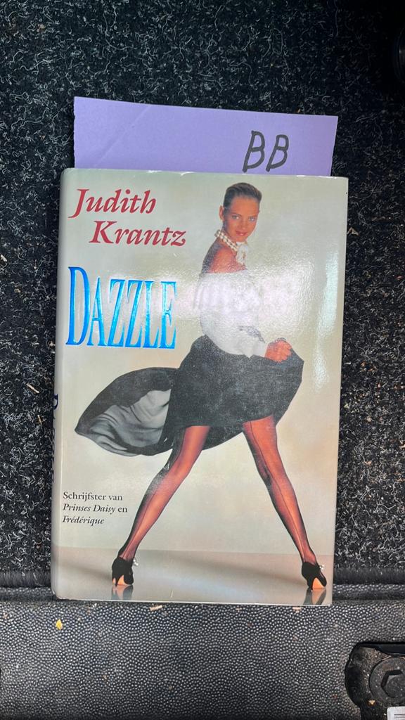 Dazzle - Judith Krantz (Nederlandstalig), Boeken, Romans, Zo goed als nieuw, Nederland, Ophalen of Verzenden