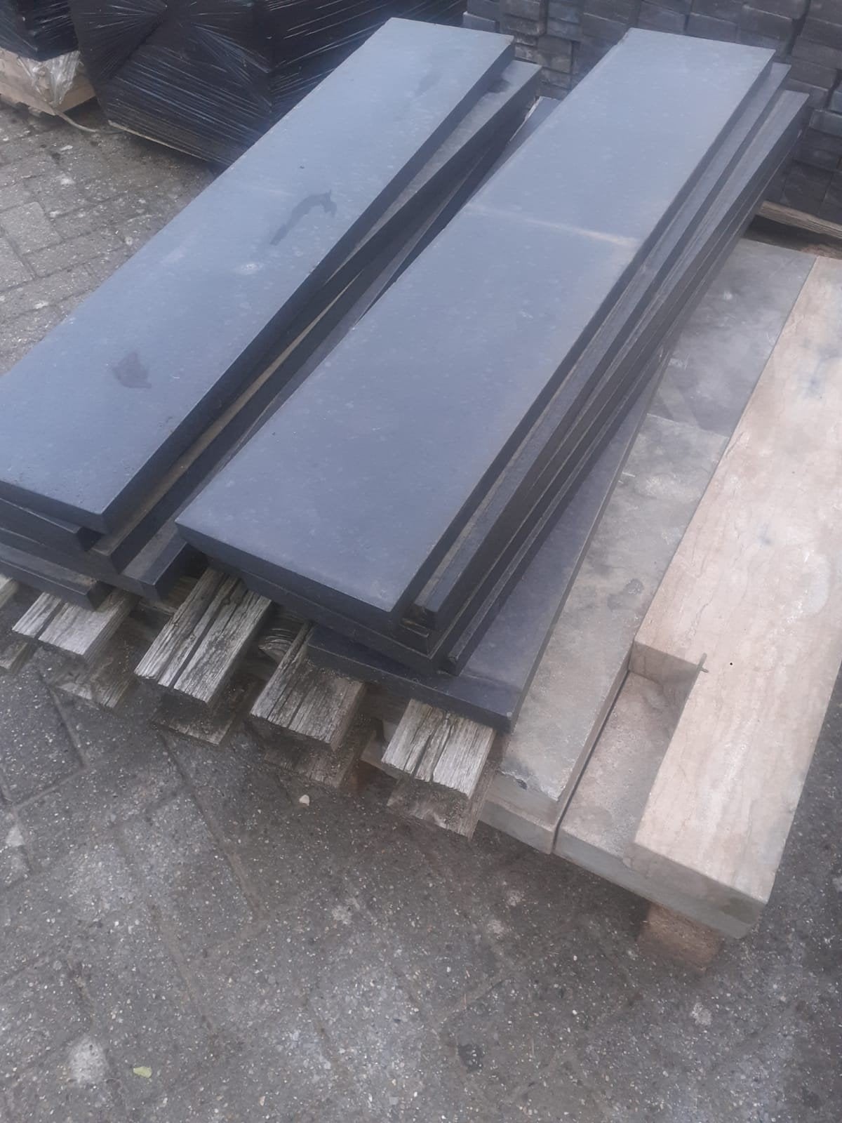 Basalt afdekplinten geslepen 20cm breed 1 mtr lang x 3cm dik, Tuin en Terras, Tegels en Klinkers, Zo goed als nieuw, Overige typen