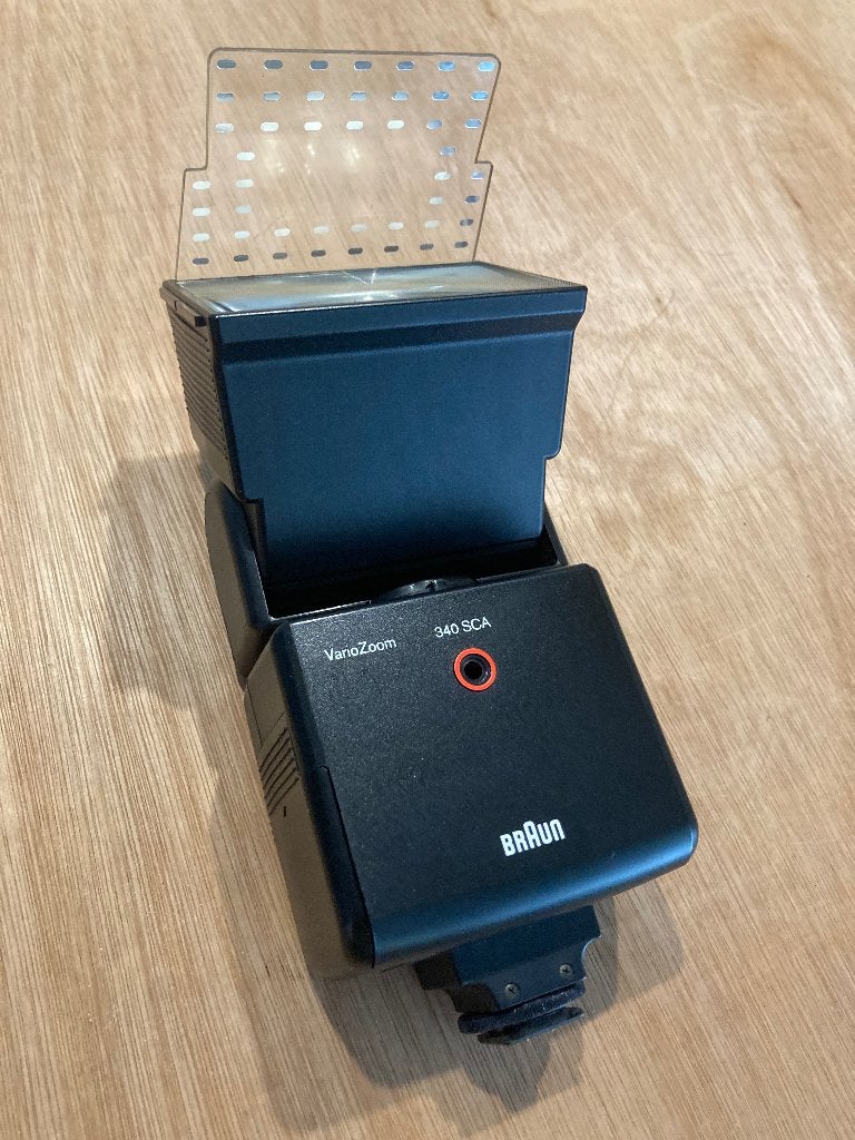 Braun VarioZoom 340 SCA flits, Ophalen of Verzenden, Zo goed als nieuw, Overige merken, Kantelbaar