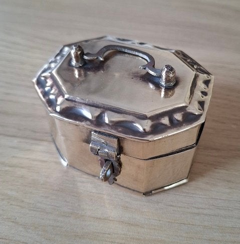 Achthoekig Messing Doosje, Antiek en Kunst, Curiosa en Brocante, Ophalen