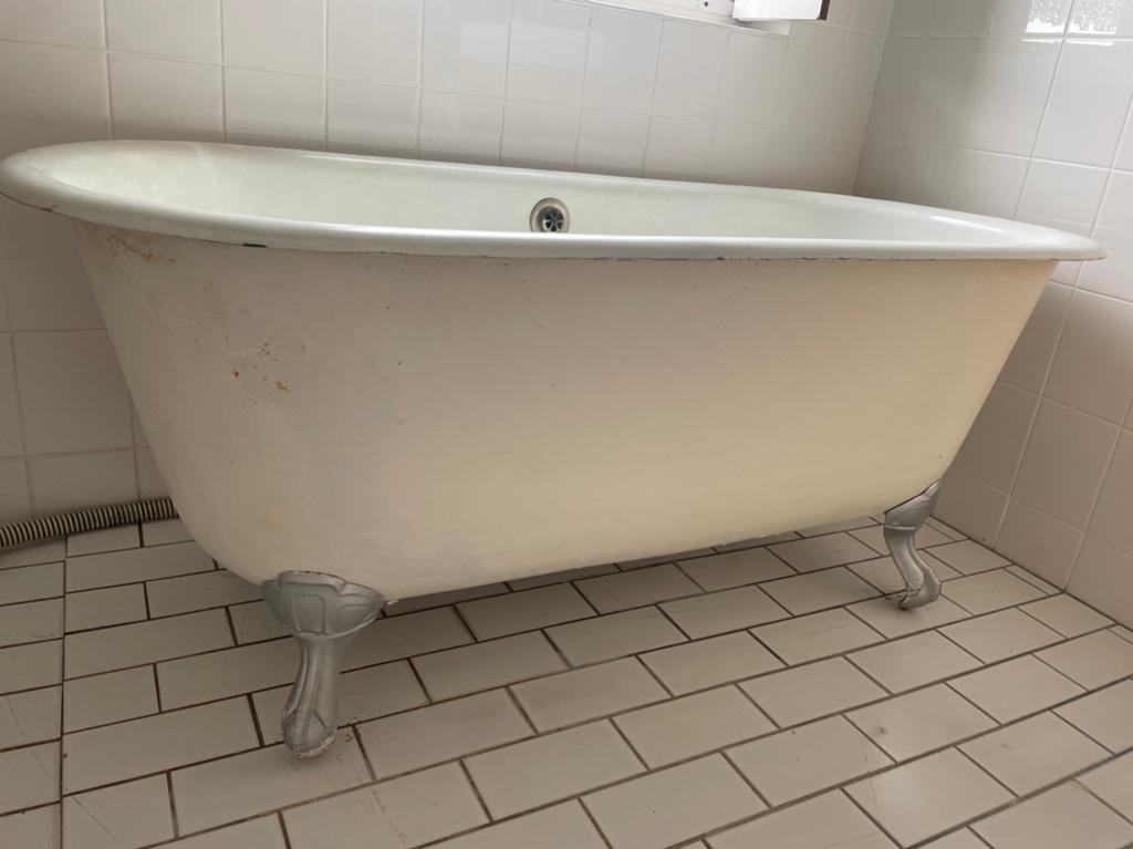 Oud gietijzeren bad, Ophalen, Gebruikt, Met bad