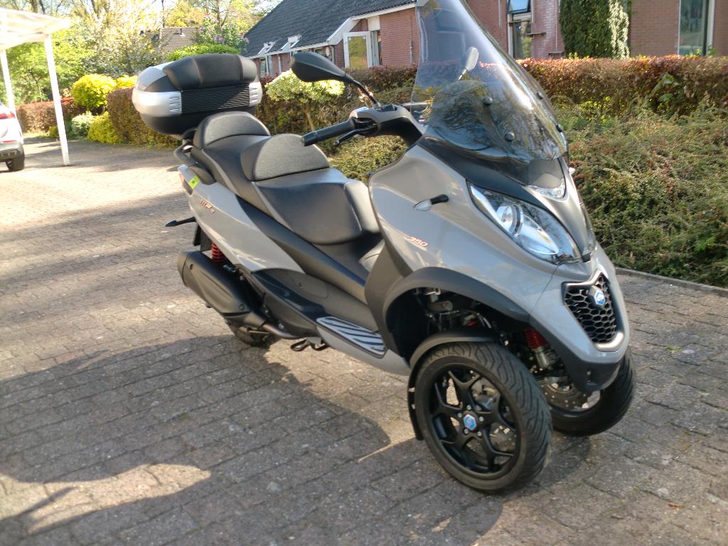 motor scooter PIAGGIO MP3 350 LT Nardo-Grey abs, asr en hpe, Scooter, Occasion, Bedrijf, Minimaal motorrijbewijs A2