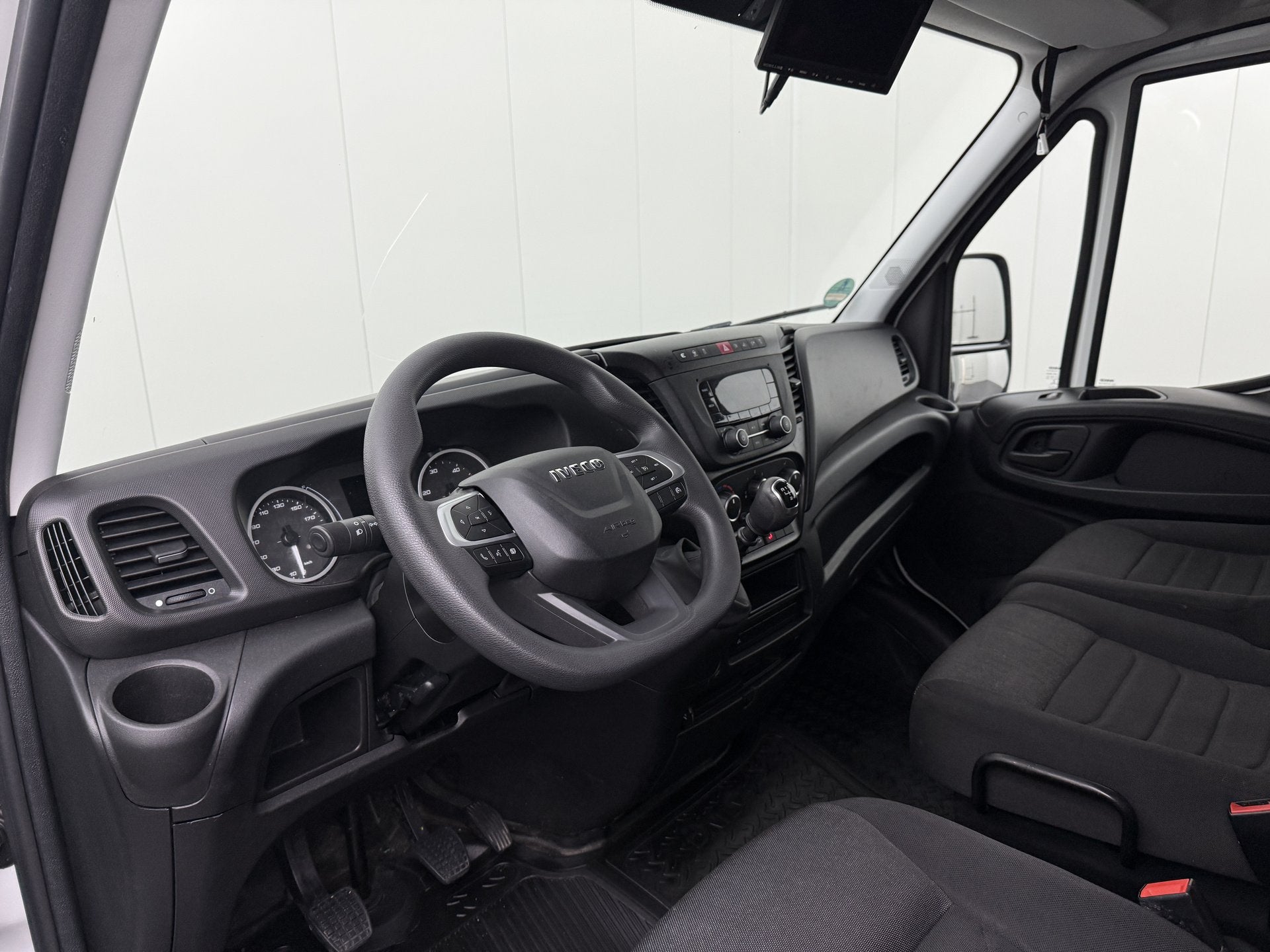 Iveco Daily 140PK Bakwagen+Laadklep | Airco | Camera | Cruis, Auto's, 136 pk, Gebruikt, Euro 6, Iveco