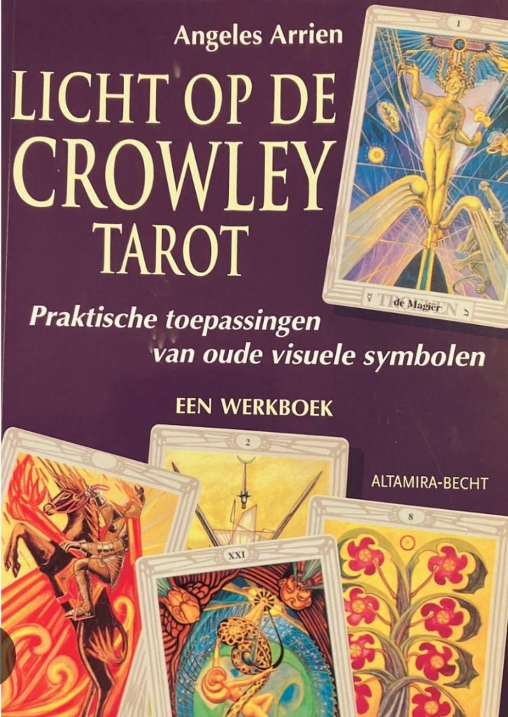 Boek LICHT OP DE CROWLEY TAROT - Angeles Arrien, Boeken, Gelezen, Achtergrond en Informatie, Ophalen of Verzenden, Overige onderwerpen