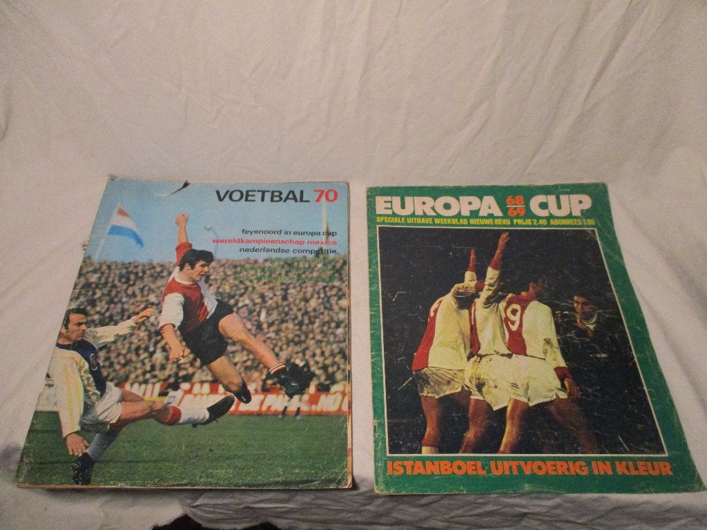 2x voetbal tijdschriften 1969-1970, Ophalen of Verzenden, Gebruikt, Ajax, Boek of Tijdschrift