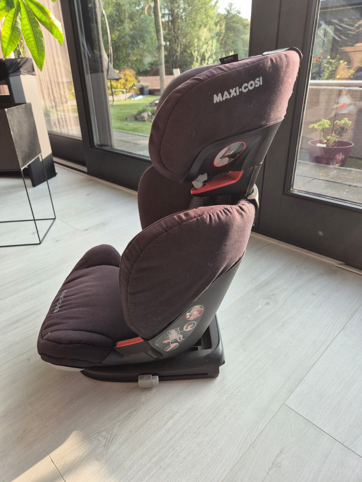 Foto 3 van Maxi-Cosi RodiFix AirProtect autostoel - Zwart/Grijs