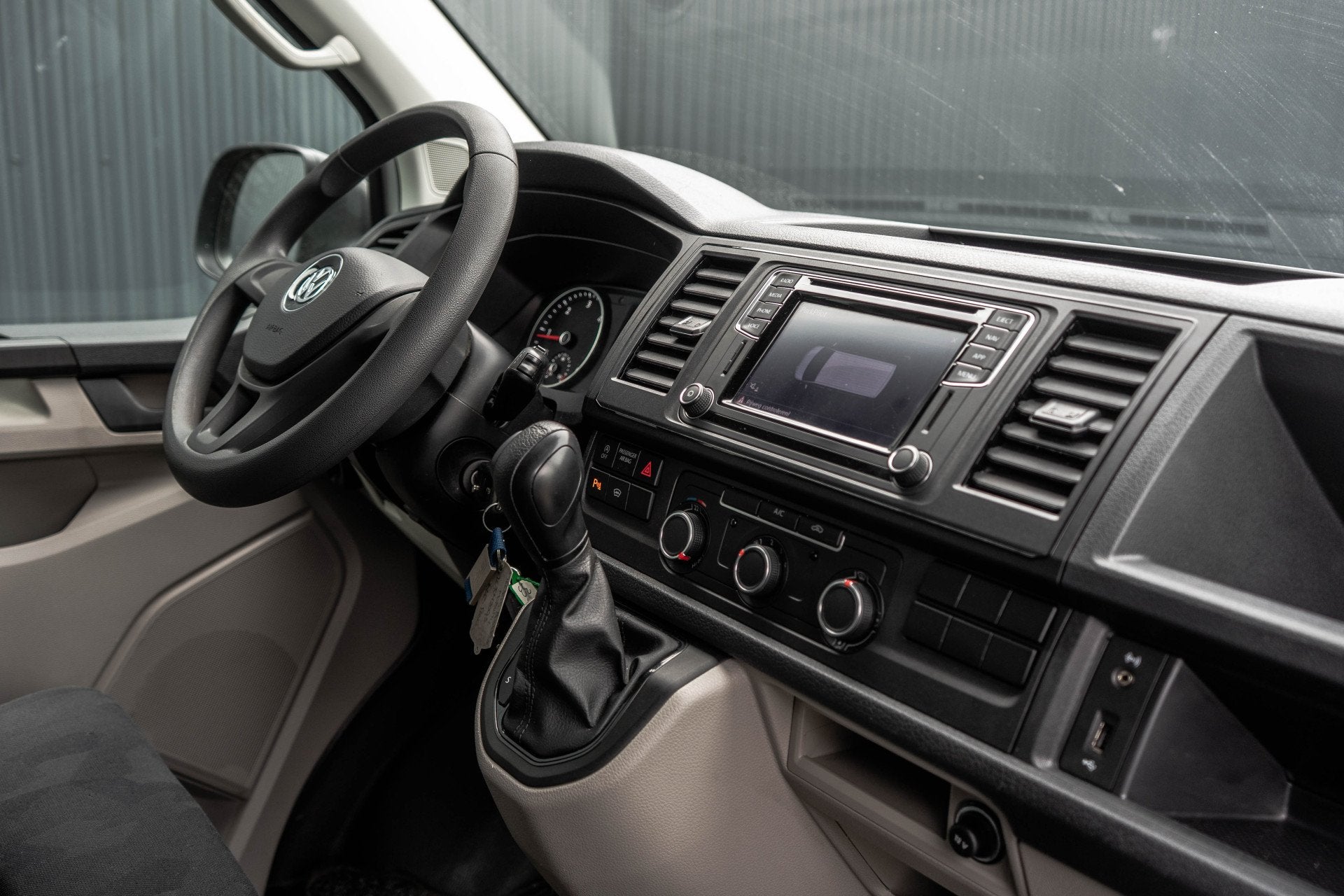 Volkswagen Transporter T6 2.0 TDI L1H1 | 150 PK | Automaat |, Auto's, Stof, Gebruikt, 4 cilinders, 150 pk