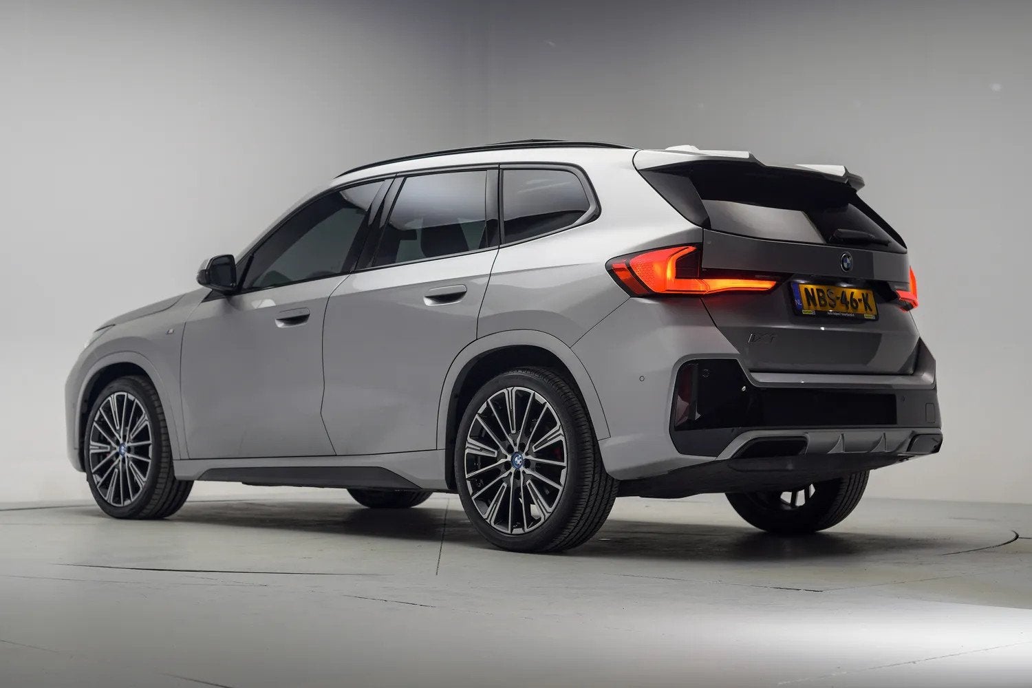 BMW iX1 eDrive20 67 kWh M Sport Edition [ Panorama Leder Har, Auto's, Automaat, 0 cilinders, Gebruikt, SUV of Terreinwagen