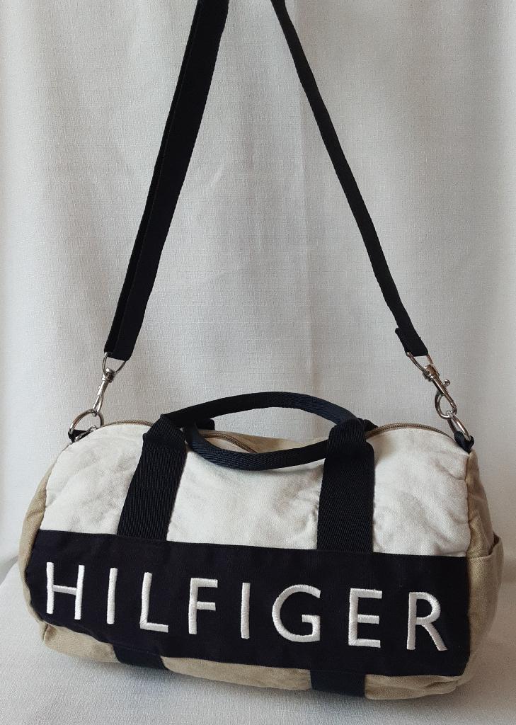 Tommy Hilfiger sporttas., Overige merken, Verzenden, 25 tot 40 cm, Zo goed als nieuw