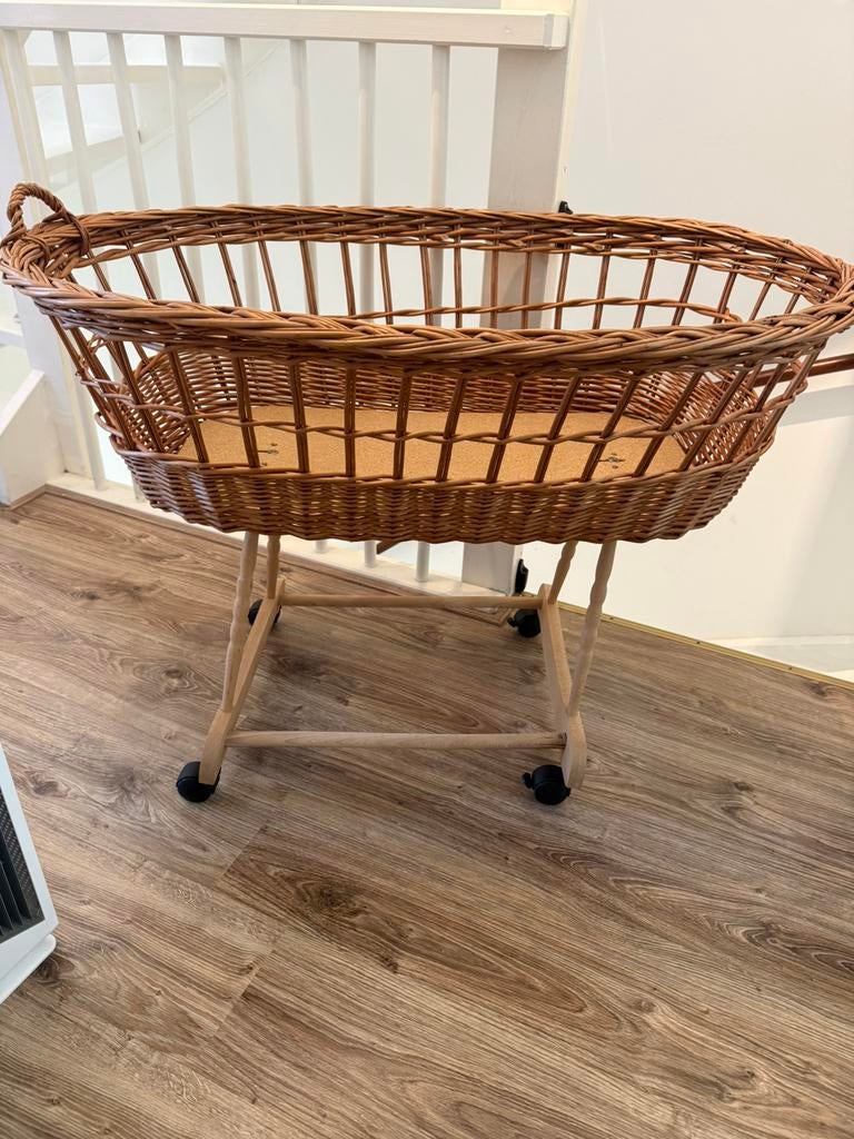 Baby wieg rotan 100 x 64 x 155 cm (1x b xh), Ophalen, Gebruikt, Wieg