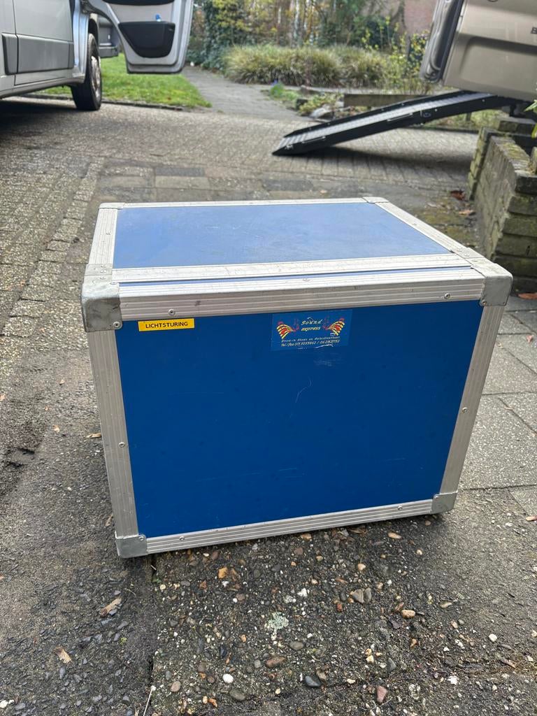 Nette Flightcase met licht computer - parbalken conventionee, Ophalen, Gebruikt, Overige instrumenten, Flightcase