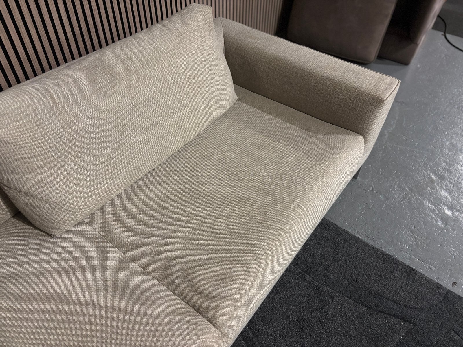 GRATIS LEVERING Design on Stock Aikon Bank 330X250 GEREINIGD, Huis en Inrichting, Design on stock aikon, Hoekbank, 300 cm of meer