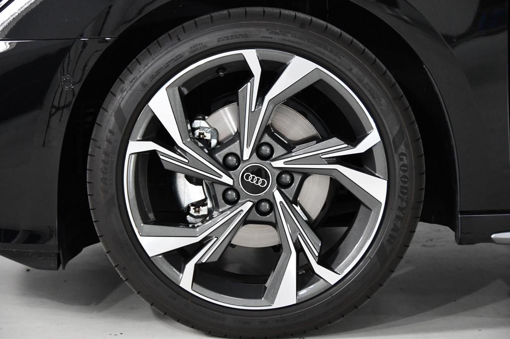 Audi A3 Sportback 35 TFSI S-edition 3x S-Line, Pano, Cam, Ap, Automaat, Stof, Gebruikt, Zwart